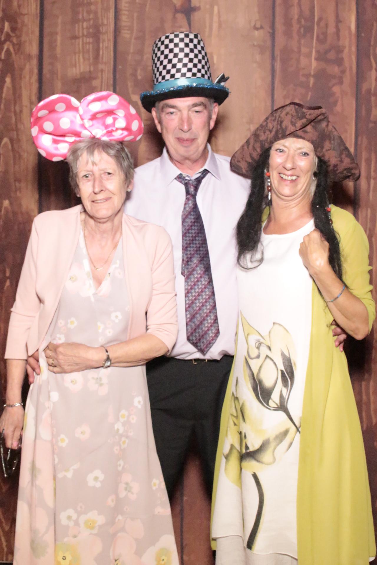 Christopher & Nicole's Wedding | View more photos from the event at gallery.myphotoboothexperience.co.uk/u/MyPhotoBoothExperienceLtd/Christopher-Nicoles-Wedding